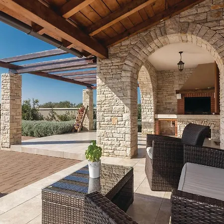 Lovely In With Kitchen Holiday home
